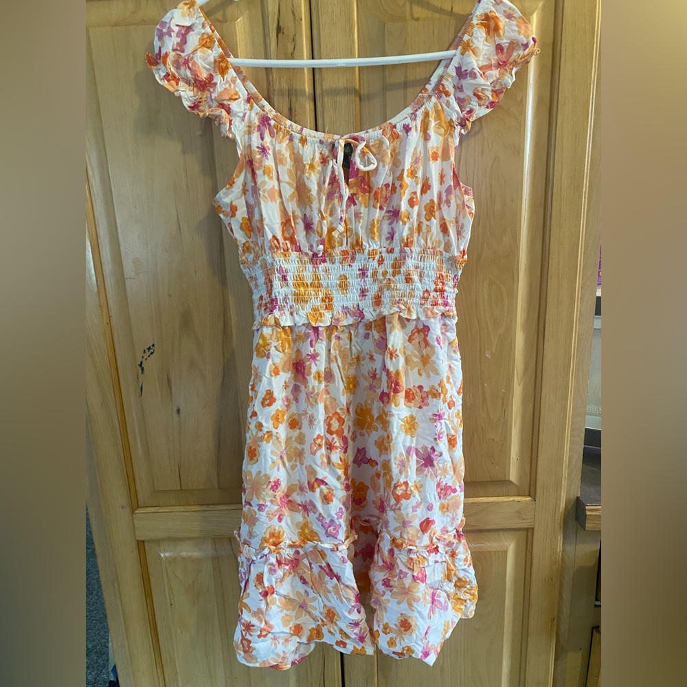 Super cute size S summer dress